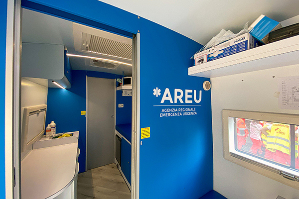 04_AREU_Ambulatorio-Mobile_Donazione-Gr-Lombardo-Cav-Lav_Duomo-Filarmonica-Scala