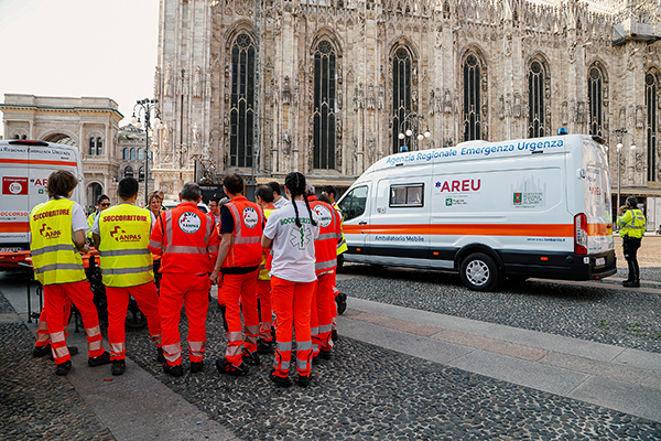07_AREU_Ambulatorio-Mobile_Donazione-Gr-Lombardo-Cav-Lav_Duomo-Filarmonica-Scala