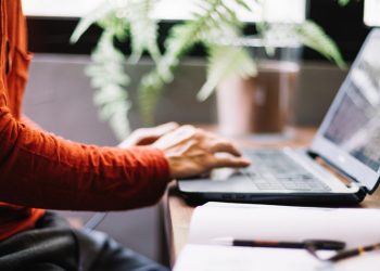 SMART WORKING, PROFUMO FA I CONTI: “SI LIBERERÀ IL 30% DEGLI UFFICI”