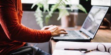 SMART WORKING, PROFUMO FA I CONTI: “SI LIBERERÀ IL 30% DEGLI UFFICI”