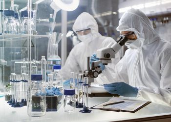 FARMACEUTICA: UN PIANO DA 1,5 MILIARDI PER RIPORTARE LE FILIERE IN ITALIA