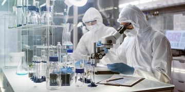 FARMACEUTICA: UN PIANO DA 1,5 MILIARDI PER RIPORTARE LE FILIERE IN ITALIA