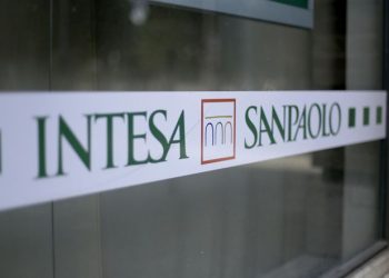 INTESA SANPAOLO UTILI A 3,3 MILIARDI