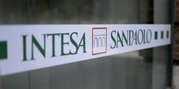INTESA SANPAOLO UTILI A 3,3 MILIARDI