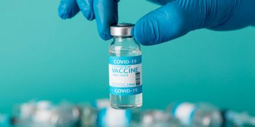 VACCINI IN AZIENDA, BONOMETTI: LOMBARDI PRIMI AD APRIRE FABBRICHE