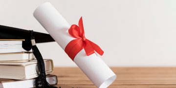 CONSEGNATI I DIPLOMI DI MATURITA’ 2020 AL LICEO LUZZAGO